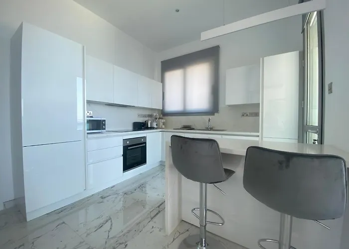 Lägenhet The Address-seafront Luxury 2 Bedroom Limassol